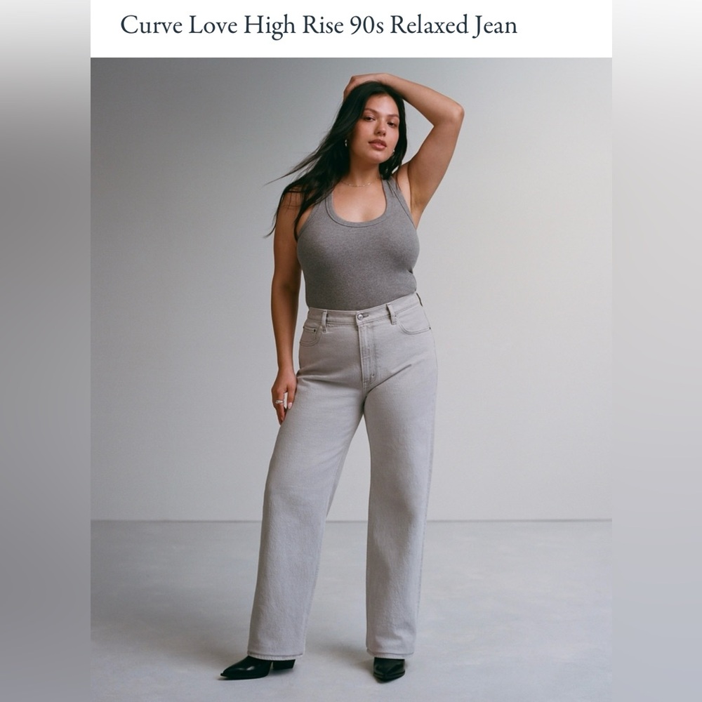 Abercrombie curve love size short 14 32s In color icy grey.